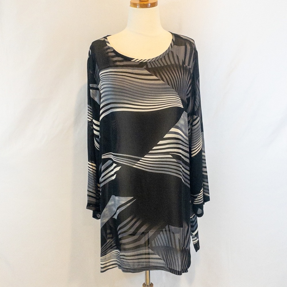 CTC Carol Turner Collection Sheer Lightweight Black and White Graphic  Blouse